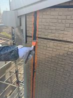 大分市で外壁塗装前に行うコーキング作業