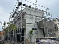 大分市の外壁塗装工事・足場設置